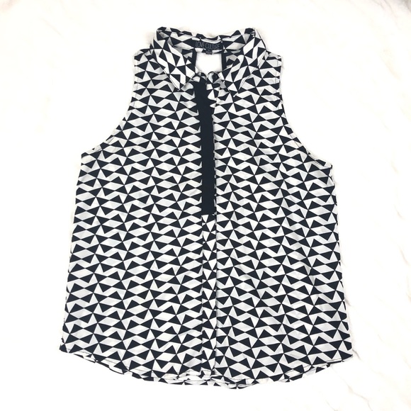 Love Culture Top Women's S Black & White Geometric Pattern Sleeveless - Picture 2 of 6
